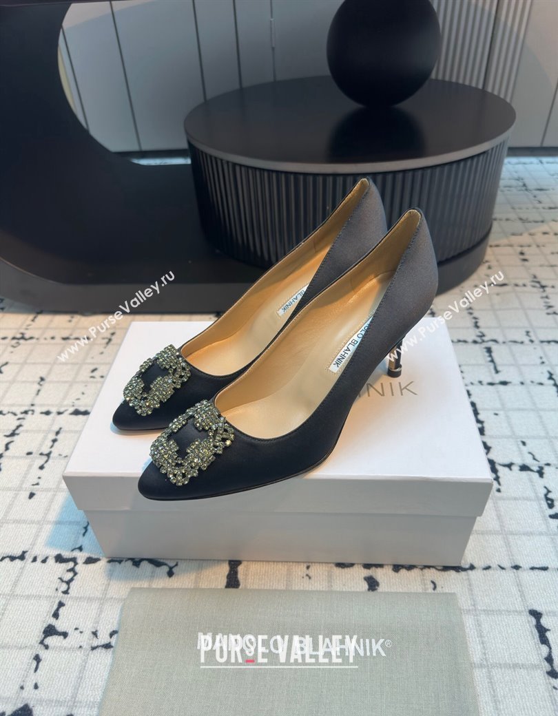 Manolo Blahnik Hangisi Satin Pumps 7cm with Strass Buckle Black 2024 1225 (KL-241225019)