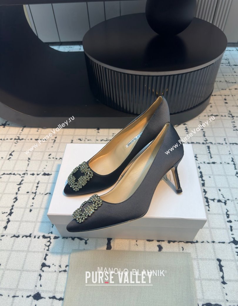 Manolo Blahnik Hangisi Satin Pumps 7cm with Strass Buckle Black 2024 1225 (KL-241225019)