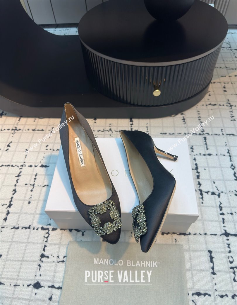 Manolo Blahnik Hangisi Satin Pumps 7cm with Strass Buckle Black 2024 1225 (KL-241225019)