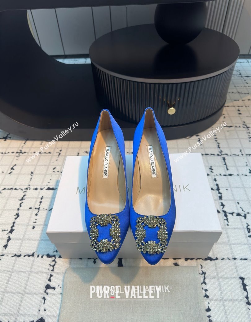 Manolo Blahnik Hangisi Satin Pumps 7cm with Strass Buckle Sky Blue 2024 1225 (KL-241225020)