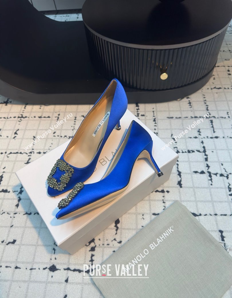 Manolo Blahnik Hangisi Satin Pumps 7cm with Strass Buckle Sky Blue 2024 1225 (KL-241225020)