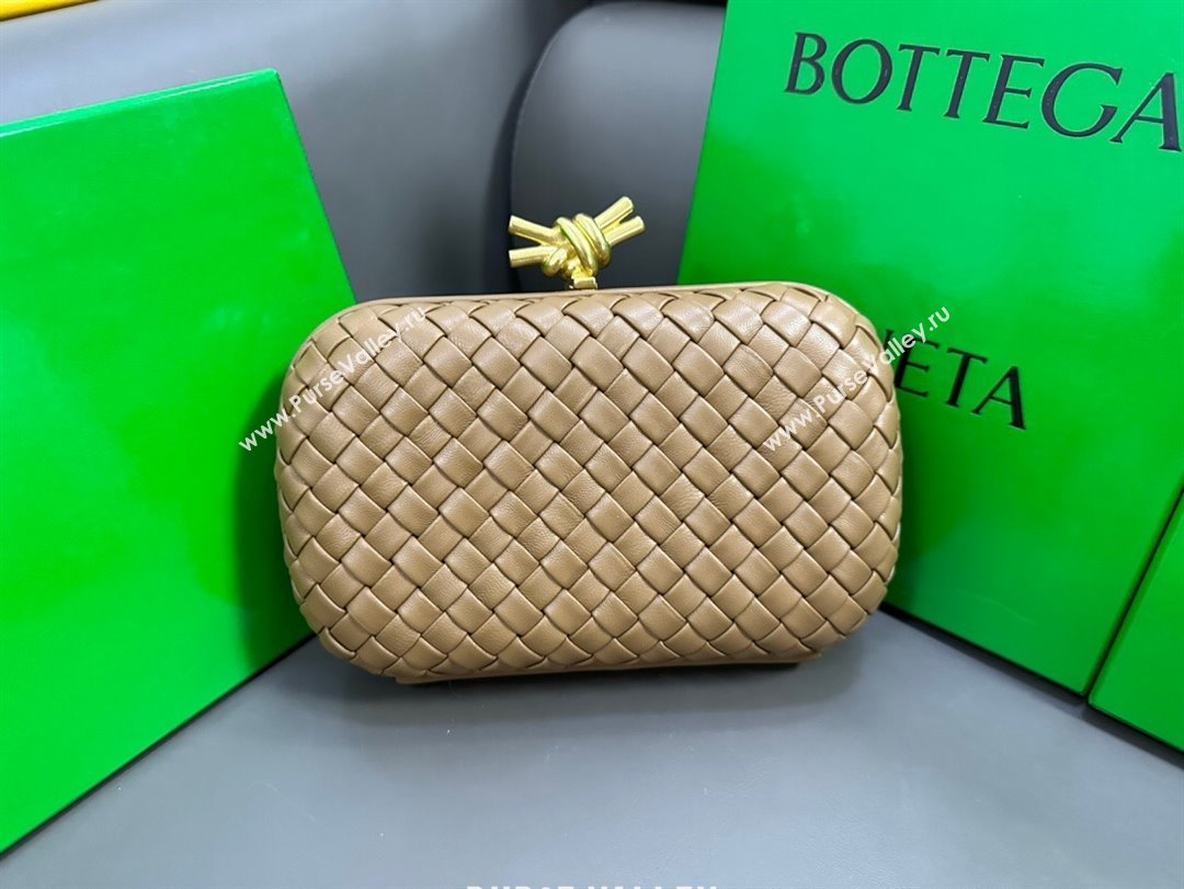 Bottega Veneta Knot Minaudiere Clutch in Padded Intreccio Leather 717622 Brown 2023 (MS-23101307)