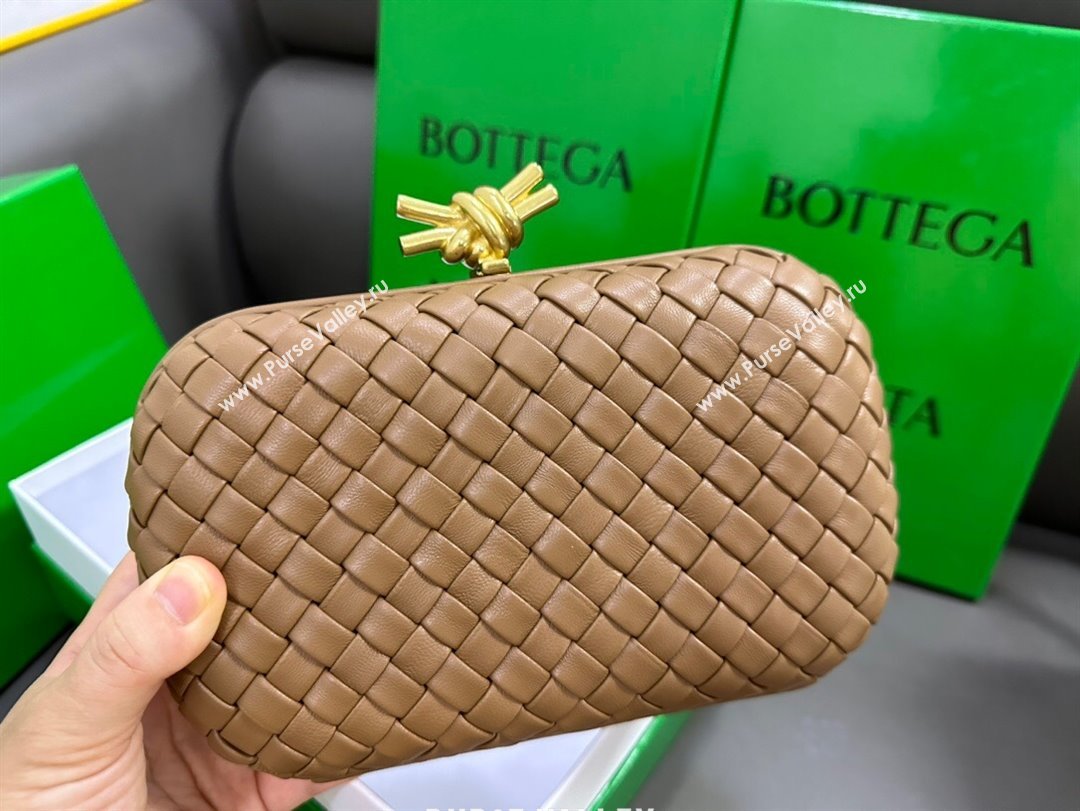 Bottega Veneta Knot Minaudiere Clutch in Padded Intreccio Leather 717622 Brown 2023 (MS-23101307)