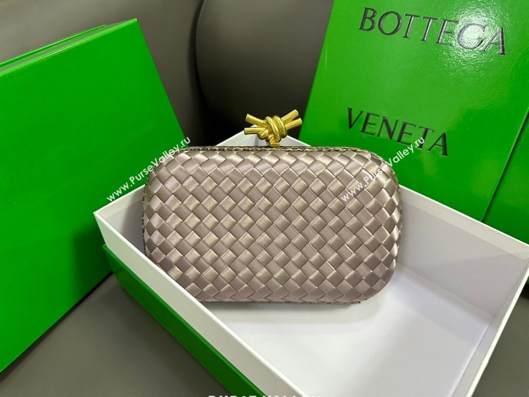 Bottega Veneta Knot Minaudiere Clutch in Intreccio Fabric 717622 Grey 01 2023 (MS-23101321)