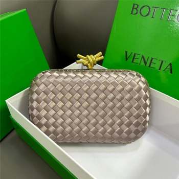 Bottega Veneta Knot Minaudiere Clutch in Intreccio Fabric 717622 Grey 01 2023 (MS-23101321)