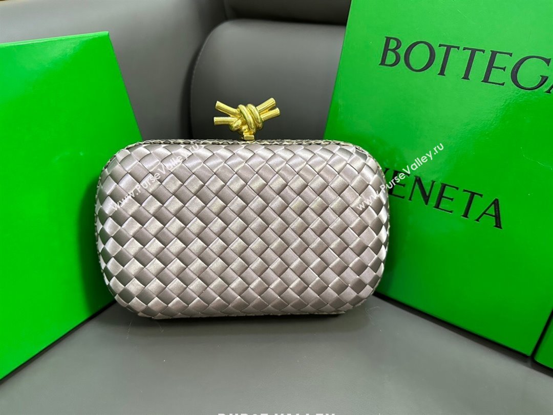 Bottega Veneta Knot Minaudiere Clutch in Intreccio Fabric 717622 Grey 01 2023 (MS-23101321)