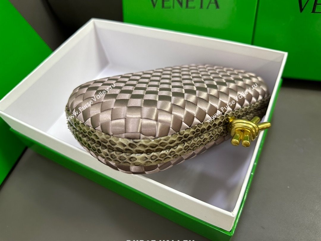 Bottega Veneta Knot Minaudiere Clutch in Intreccio Fabric 717622 Grey 01 2023 (MS-23101321)