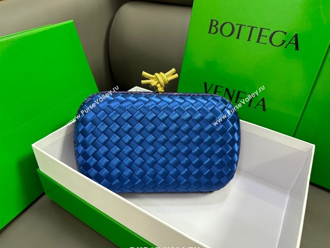 Bottega Veneta Knot Minaudiere Clutch in Intreccio Fabric 717622 Blue 02 2023 (MS-23101329)