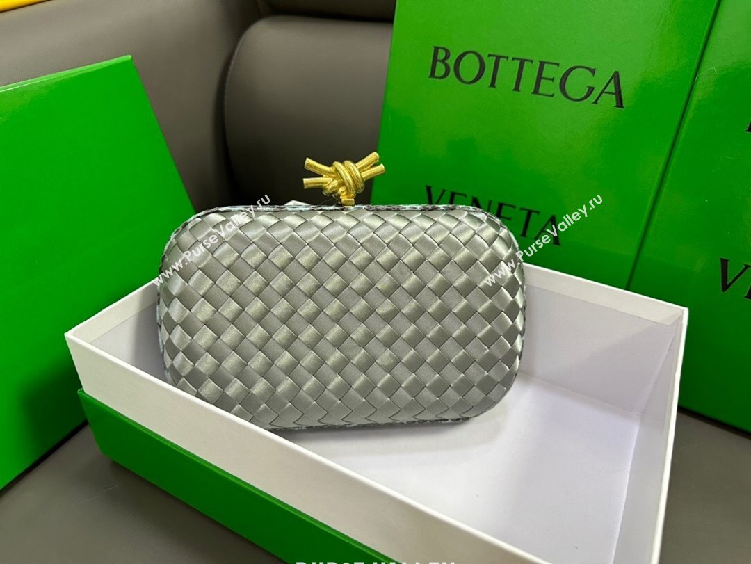 Bottega Veneta Knot Minaudiere Clutch in Intreccio Fabric 717622 Grey 02 2023 (MS-23101322)