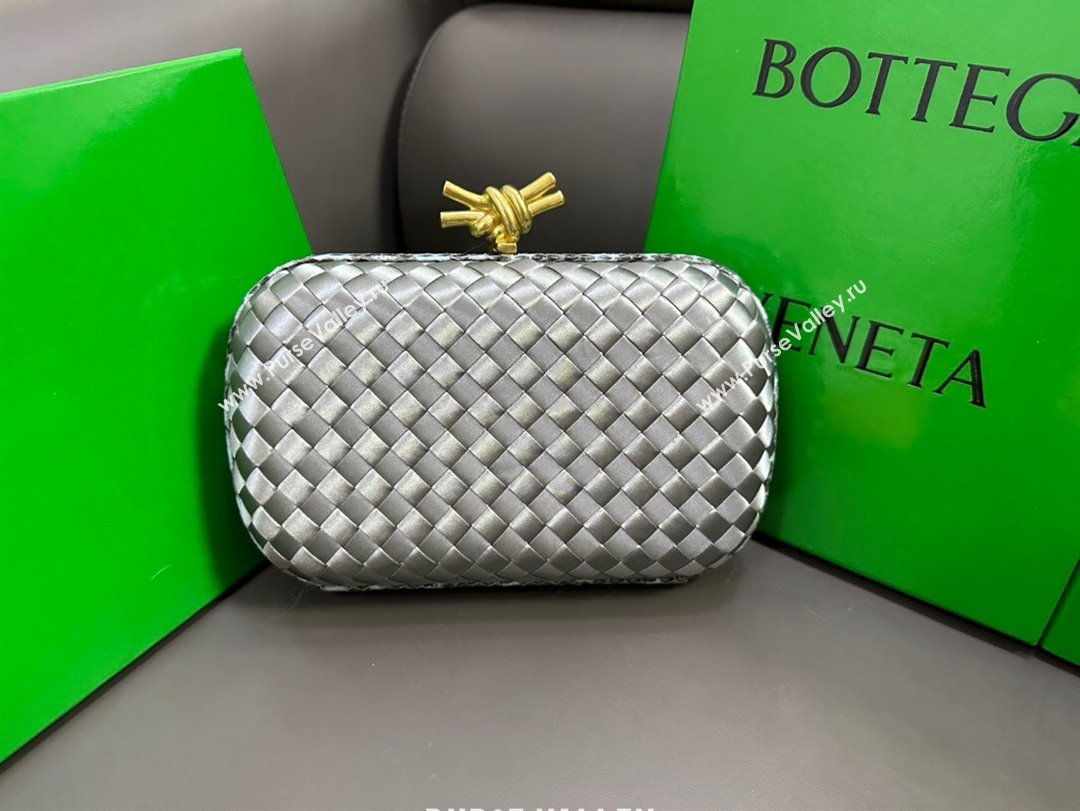 Bottega Veneta Knot Minaudiere Clutch in Intreccio Fabric 717622 Grey 02 2023 (MS-23101322)