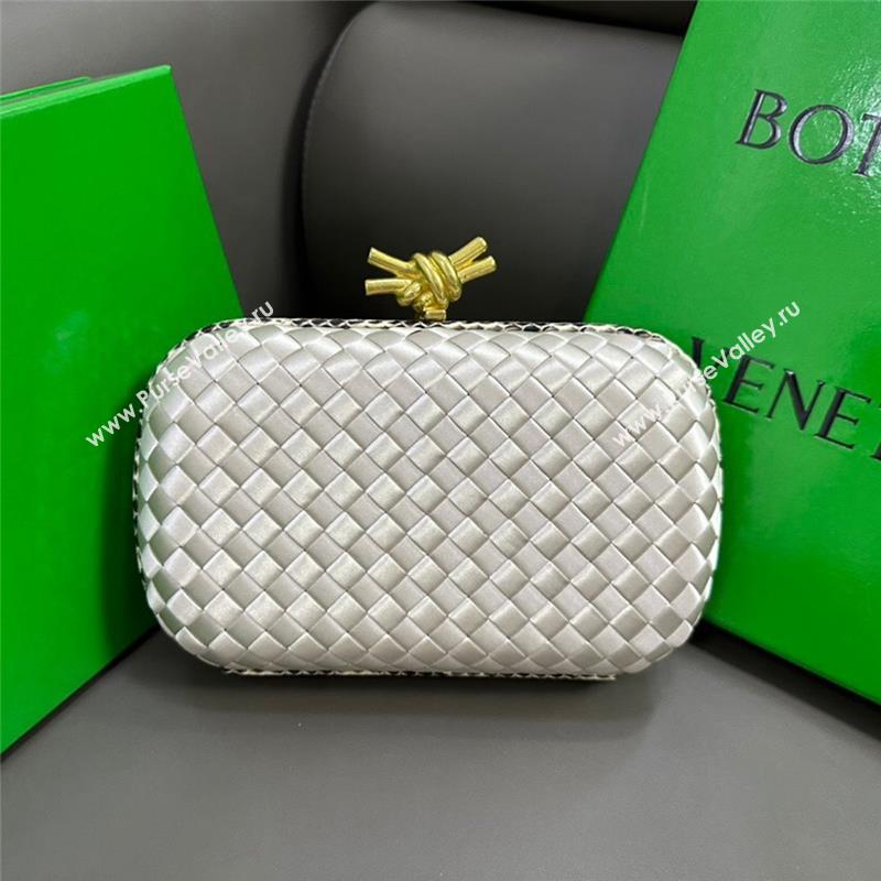 Bottega Veneta Knot Minaudiere Clutch in Intreccio Fabric 717622 Off-white 2023 (MS-23101332)