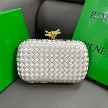 Bottega Veneta Knot Minaudiere Clutch in Intreccio Fabric 717622 Off-white 2023 (MS-23101332)