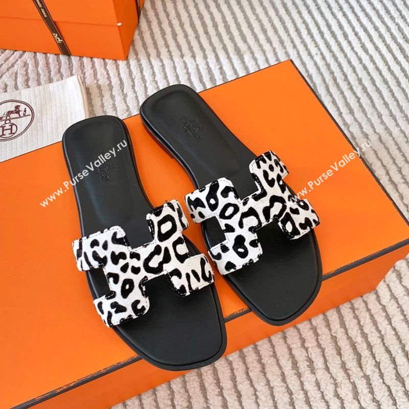 Hermes Classic Oran Flat Slides Sandal in Leopard Print Haircalf Black 2025 (MD-250226137)