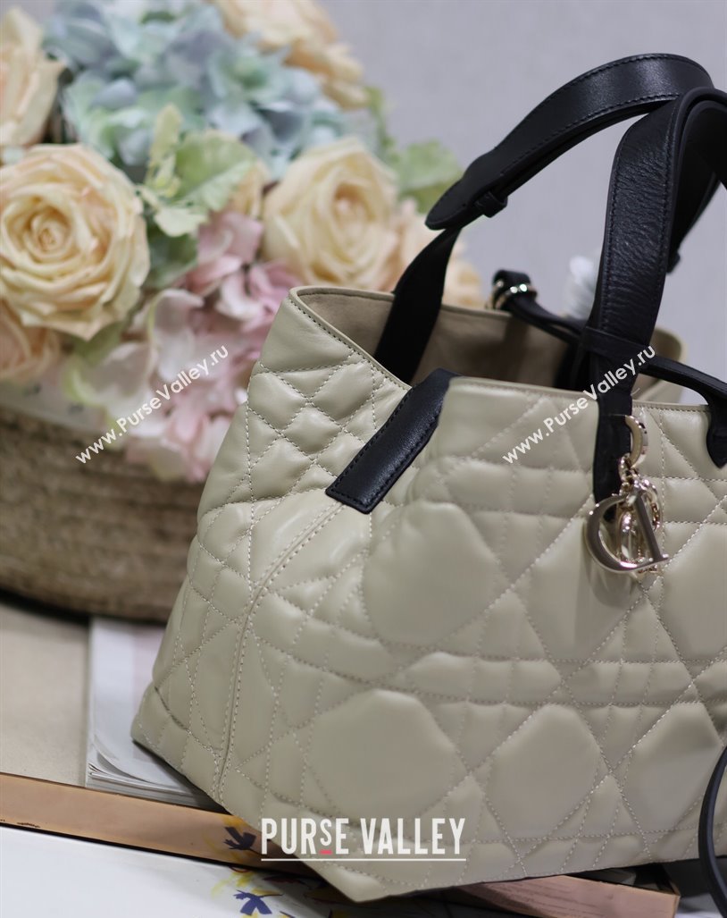 Dior Medium Toujours Tote bag in Macrocannage Calfskin Beige/Black 2024 (XXG-240312070)