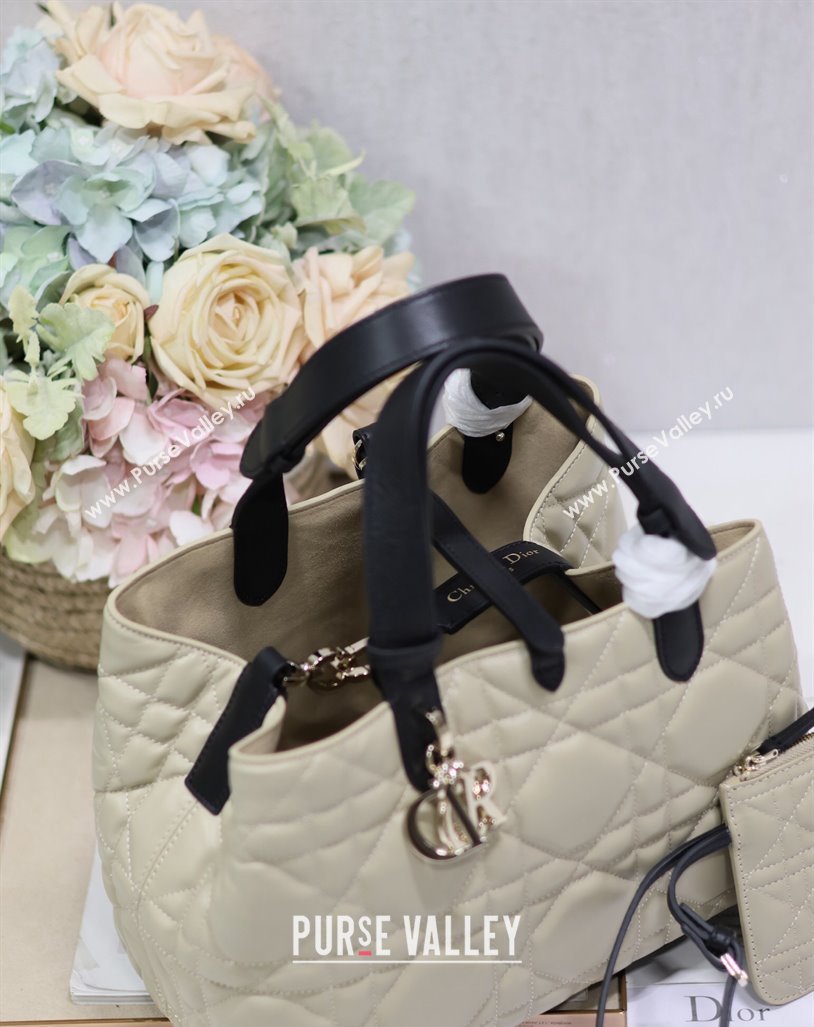 Dior Medium Toujours Tote bag in Macrocannage Calfskin Beige/Black 2024 (XXG-240312070)
