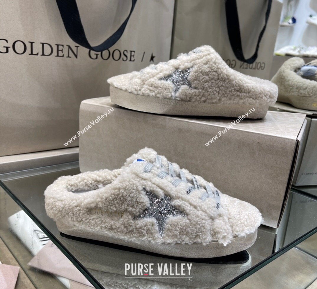 Golden Goose Super-Star Sneakers sabots in White Shearling with Glitter Silver Star 2024 (13-241113018)