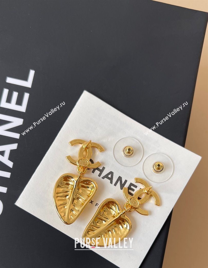 Chanel Heart Pendant Earrings Black/Gold 2025 0724 (YF-250725126)
