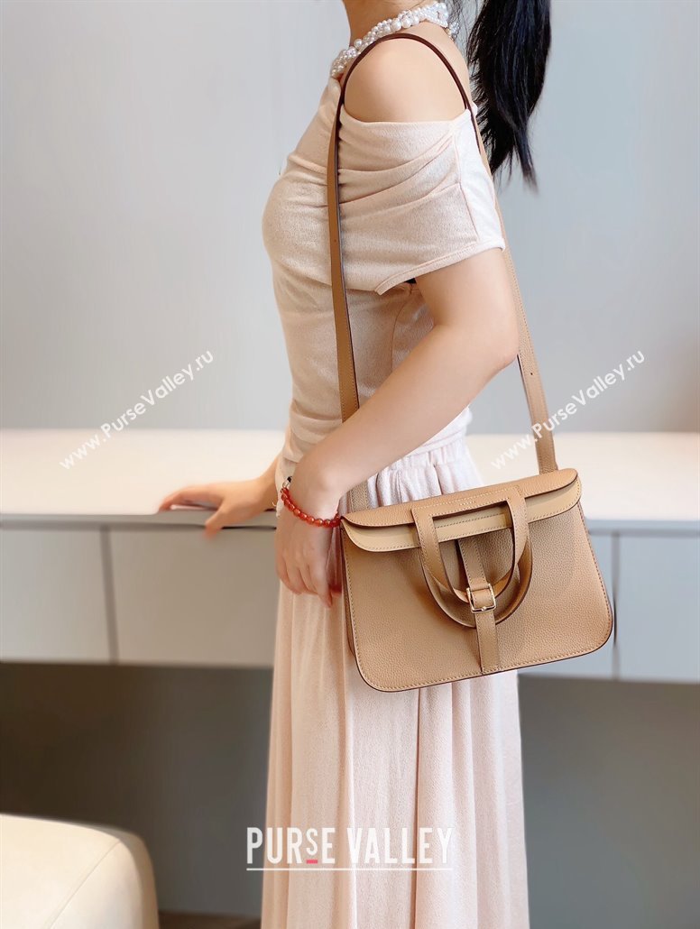 Hermes Halzan 25cm Bag in Togo Calfskin Milky Tea Beige 2024 H092501 (FLB-240925015)