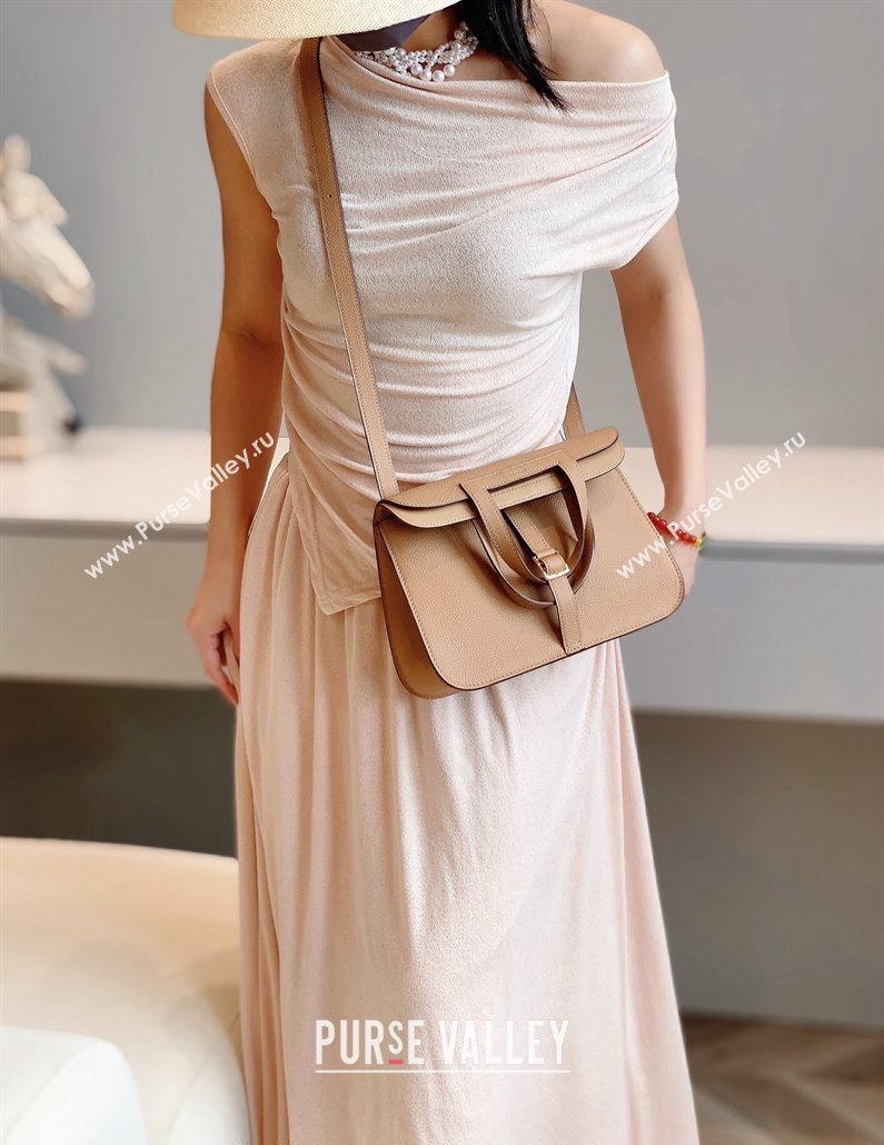 Hermes Halzan 25cm Bag in Togo Calfskin Milky Tea Beige 2024 H092501 (FLB-240925015)