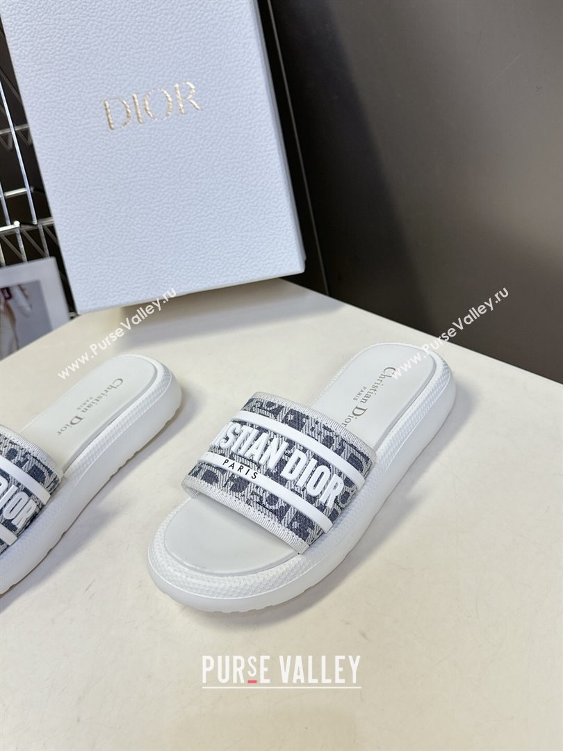 Dior Dioriviera Dway Flat Slides Sandal in Chambray Blue Jacquard with Ecru Raffia Oblique Motif and White Rubber 2025 (HQG-2507