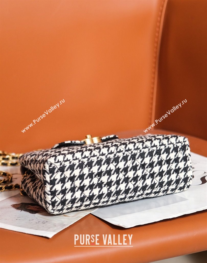 Chanel Mini Shopping Bag in Houndstooth Tweed AS4416 White/Black 2024 (yezi-240927034)