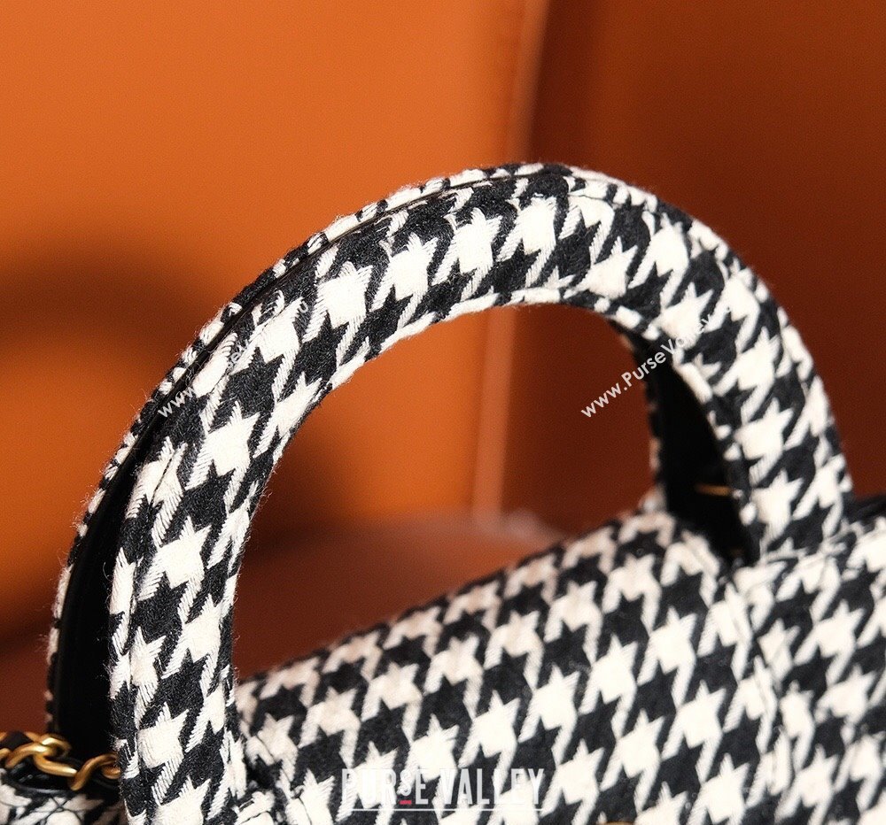 Chanel Mini Shopping Bag in Houndstooth Tweed AS4416 White/Black 2024 (yezi-240927034)