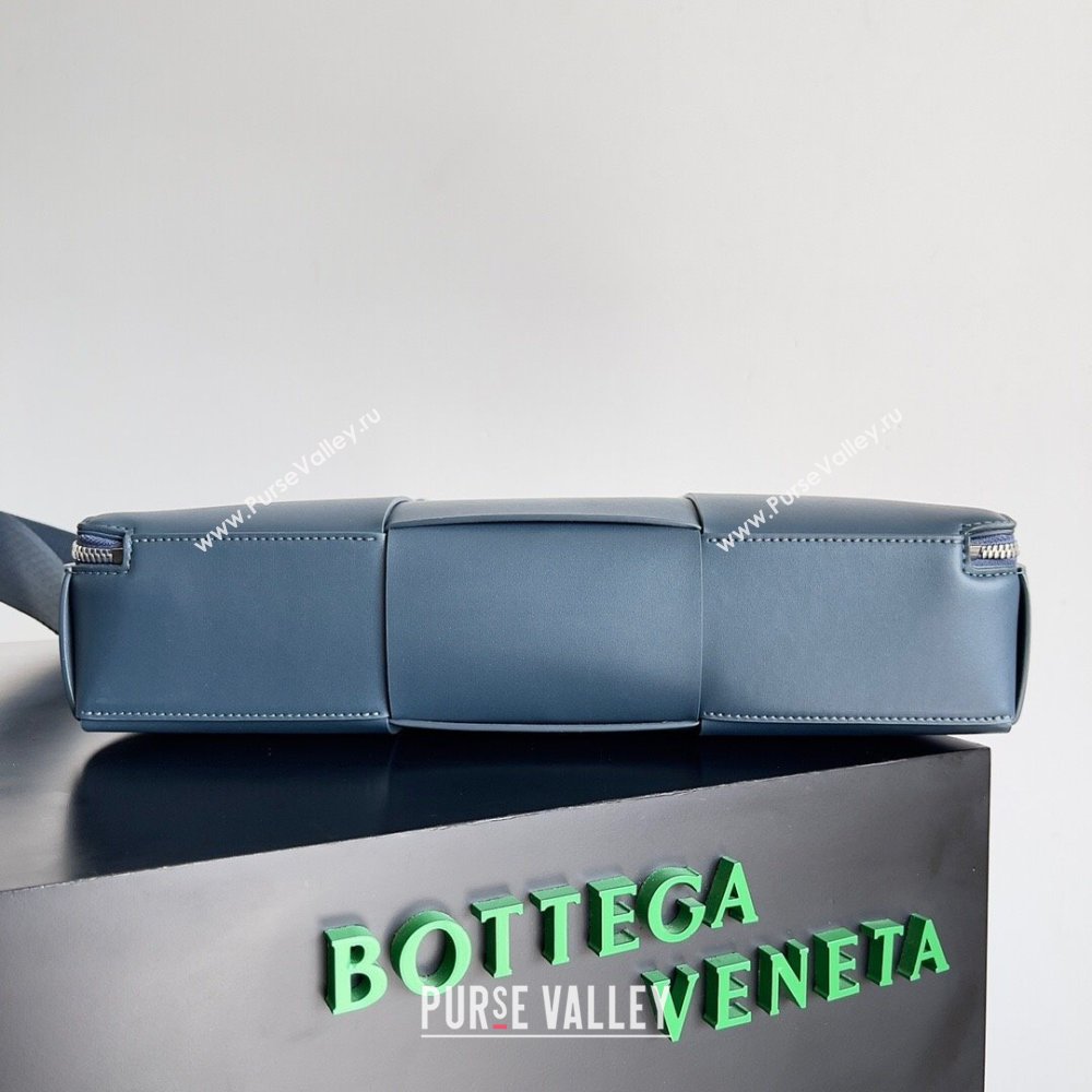 Bottega Veneta Arco Briefcase in Intreccio Leather 680120 Blue 2023 (MS-23101415)