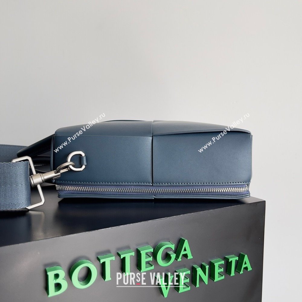 Bottega Veneta Arco Briefcase in Intreccio Leather 680120 Blue 2023 (MS-23101415)