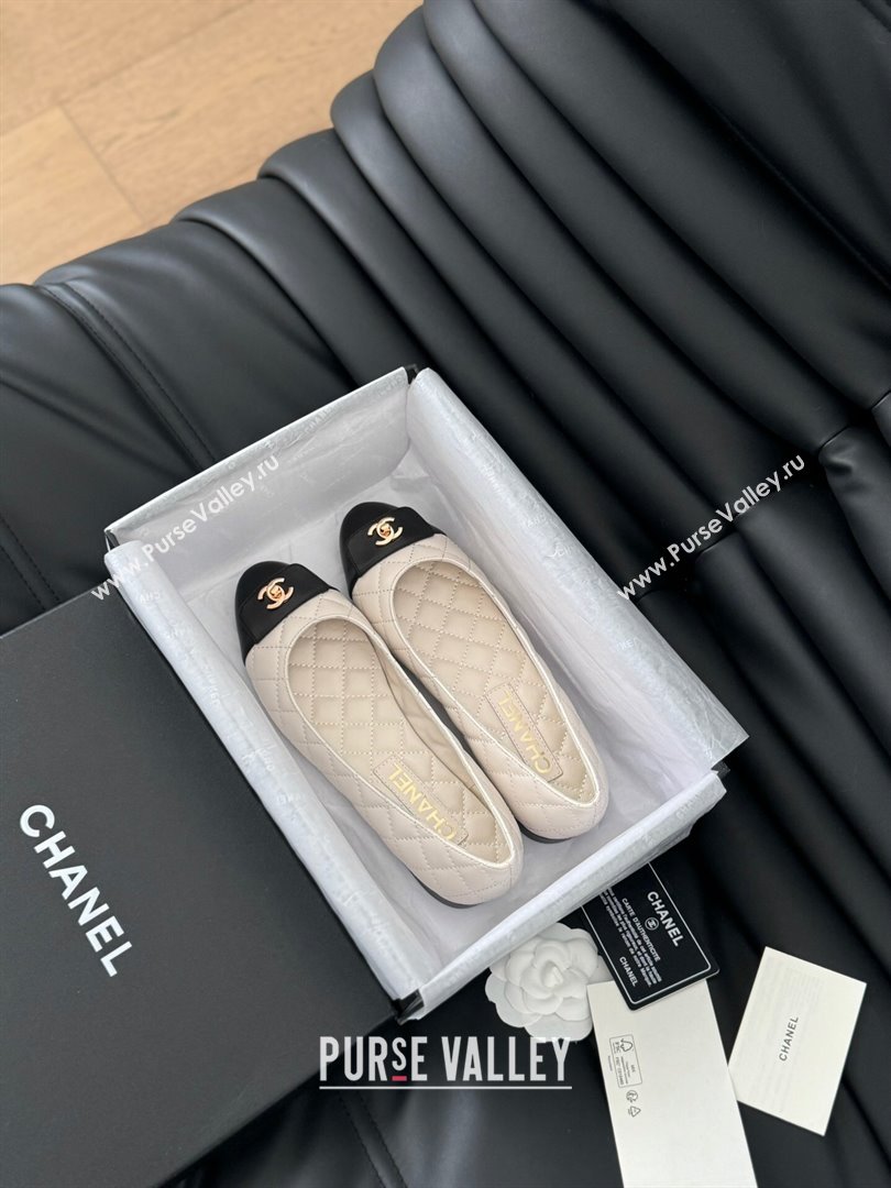 Chanel Ballet Flats in Calfskin Lambskin G45879 White/Black 2024 (Y30-24111926)