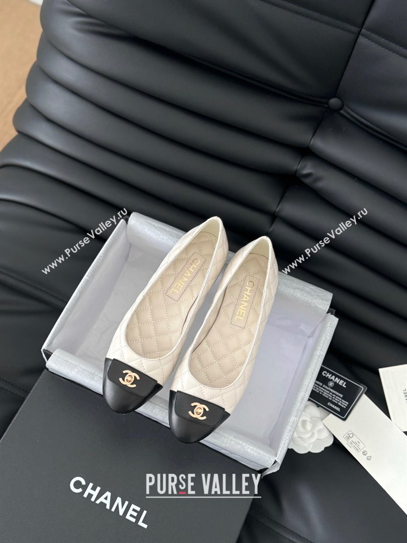 Chanel Ballet Flats in Calfskin Lambskin G45879 White/Black 2024 (Y30-24111926)