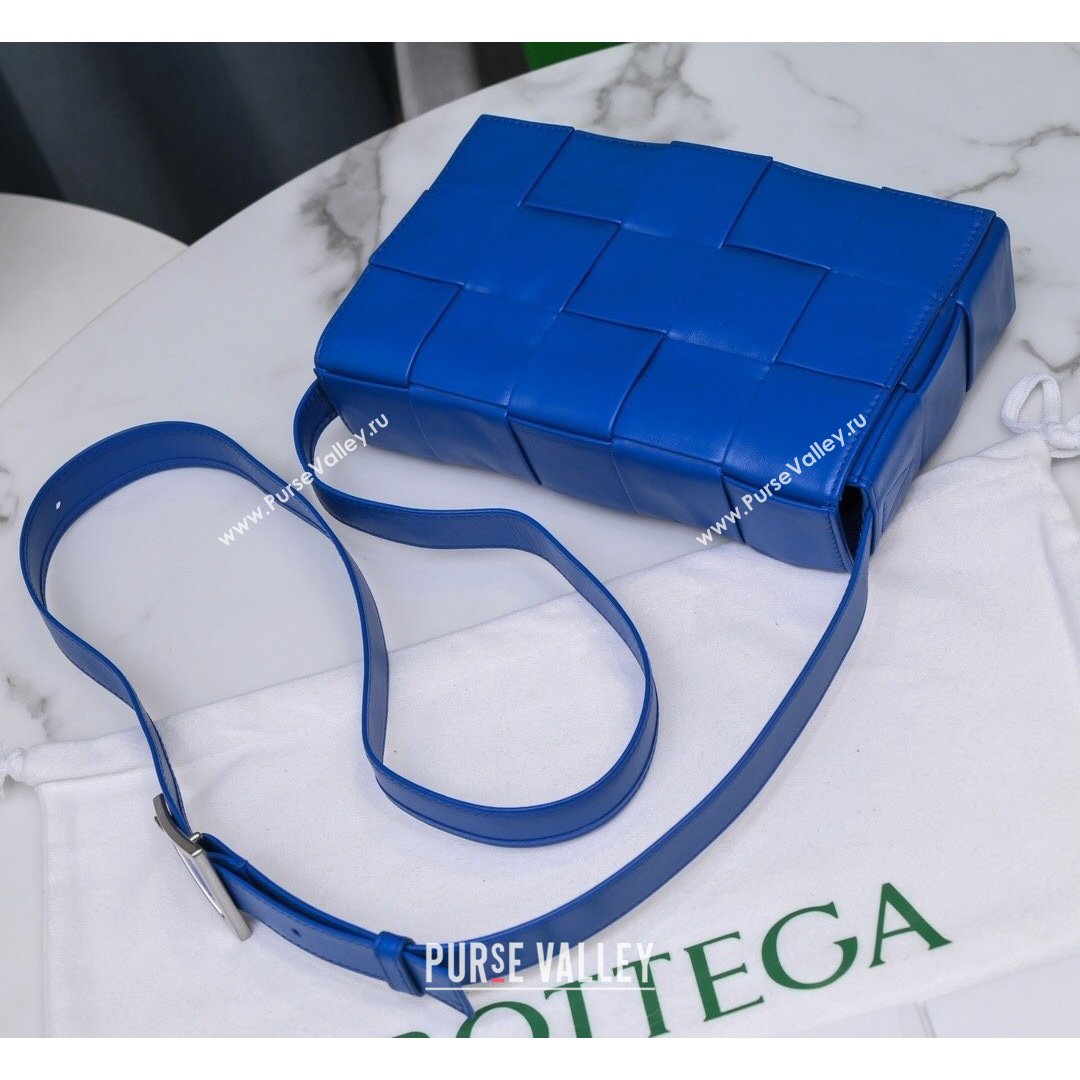 Bottega Veneta Cassette Small Crossbody Bag in Wax Maxi Calfskin Cobalt Blue 2021 (MS-21091105)