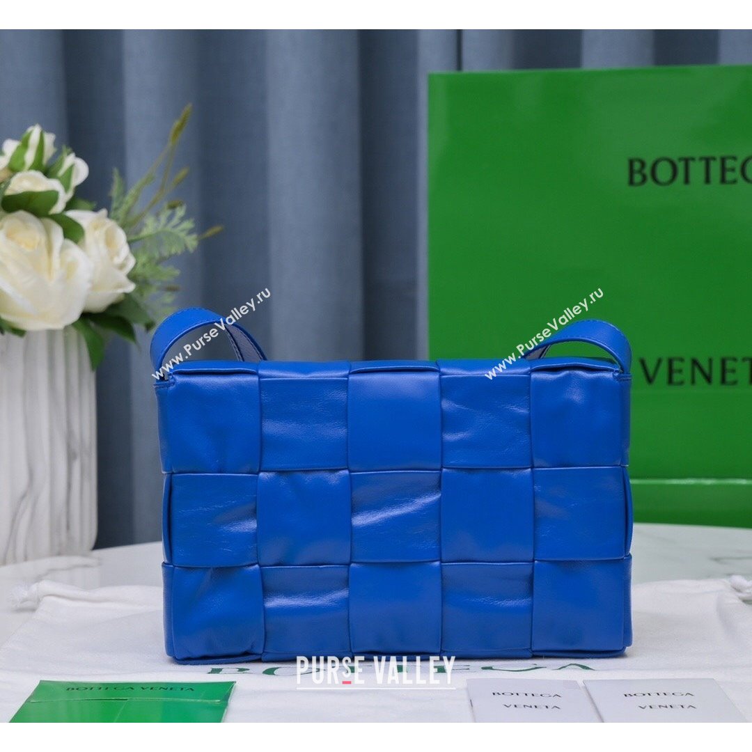 Bottega Veneta Cassette Small Crossbody Bag in Wax Maxi Calfskin Cobalt Blue 2021 (MS-21091105)