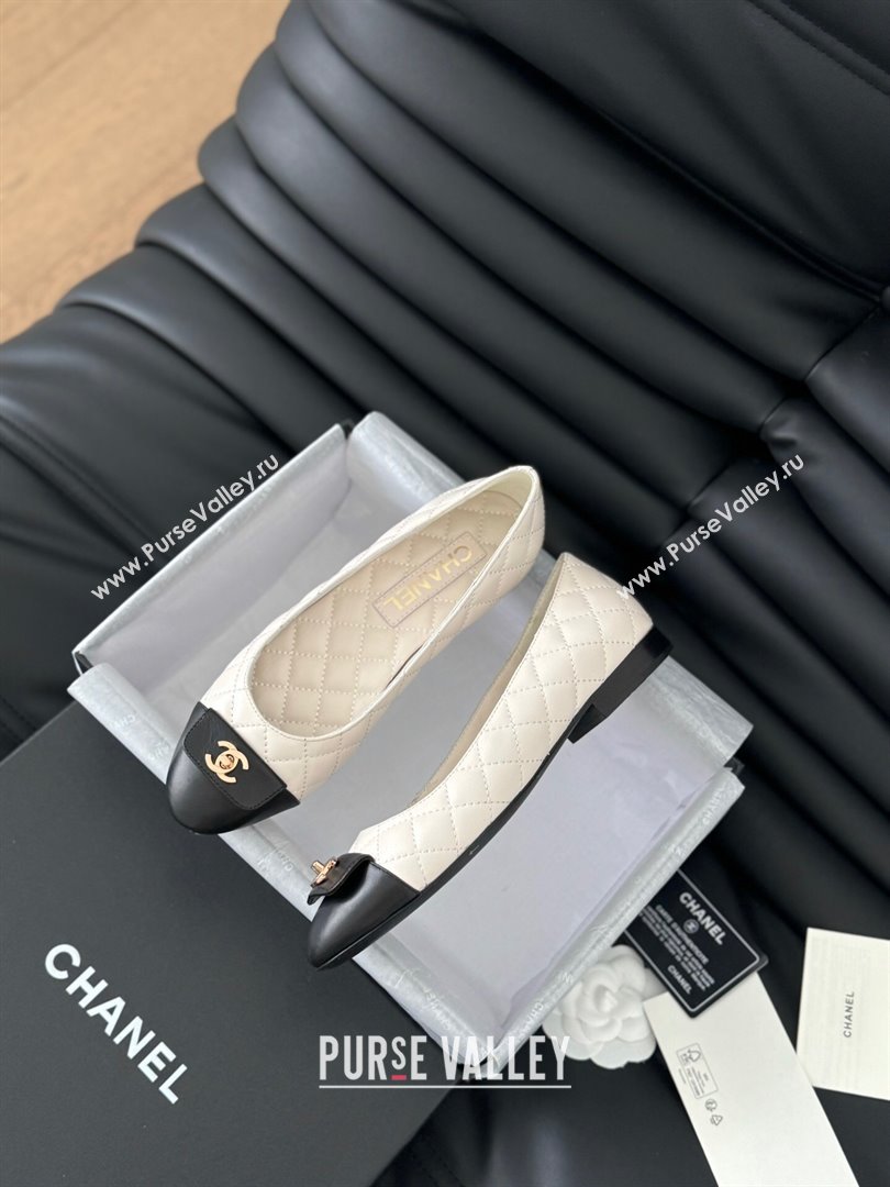 Chanel Ballet Flats in Calfskin Lambskin G45879 White/Black 2024 (Y30-24111926)