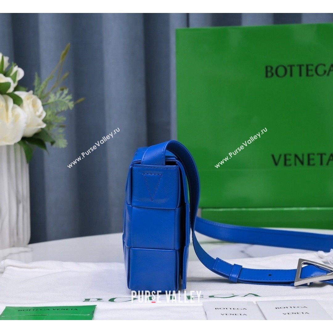 Bottega Veneta Cassette Small Crossbody Bag in Wax Maxi Calfskin Cobalt Blue 2021 (MS-21091105)