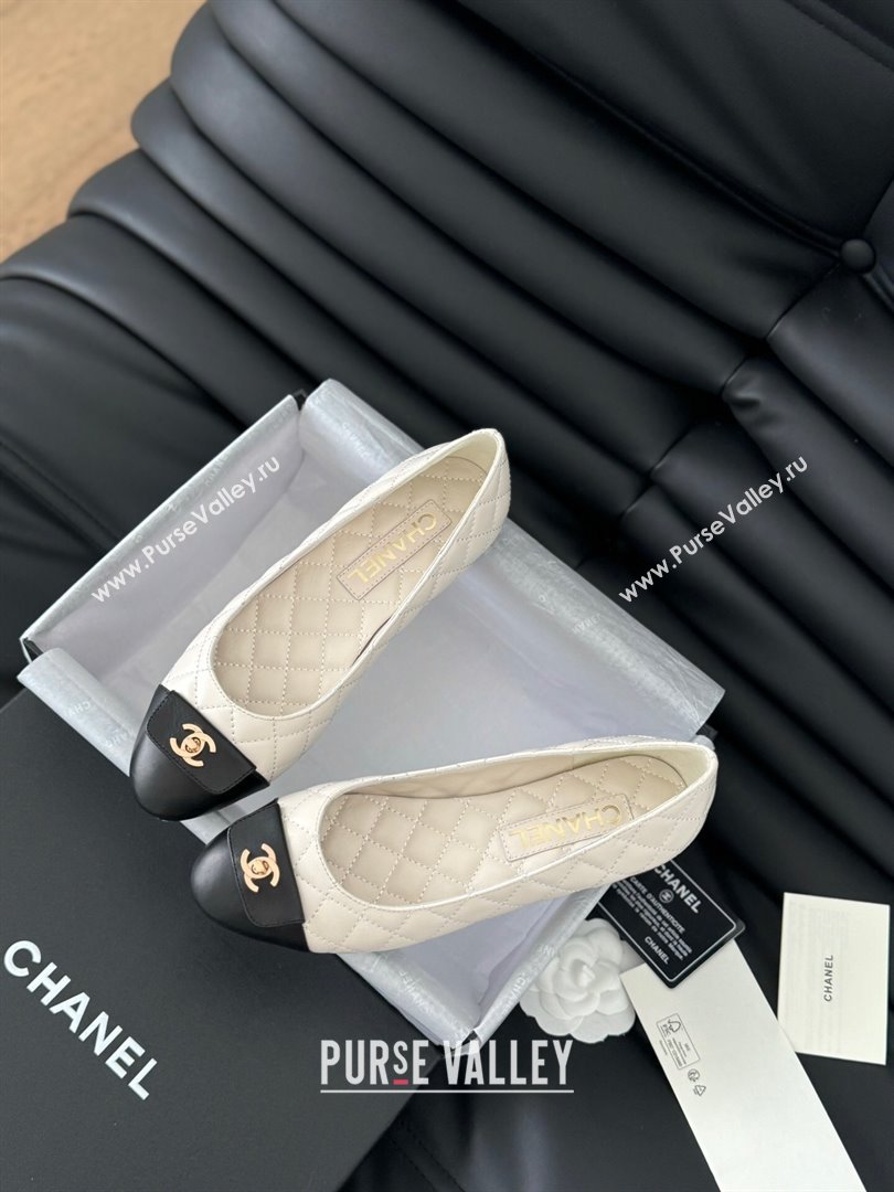 Chanel Ballet Flats in Calfskin Lambskin G45879 White/Black 2024 (Y30-24111926)