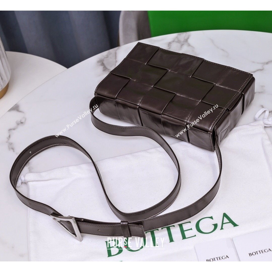 Bottega Veneta Cassette Small Crossbody Bag in Wax Maxi Calfskin Fondant Brown 2021 (MS-21091107)