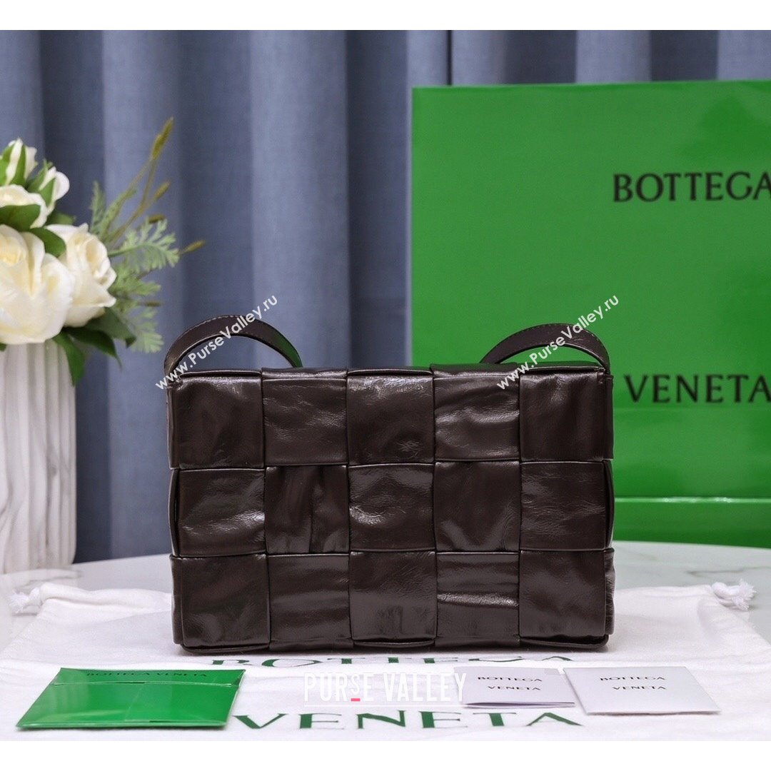 Bottega Veneta Cassette Small Crossbody Bag in Wax Maxi Calfskin Fondant Brown 2021 (MS-21091107)