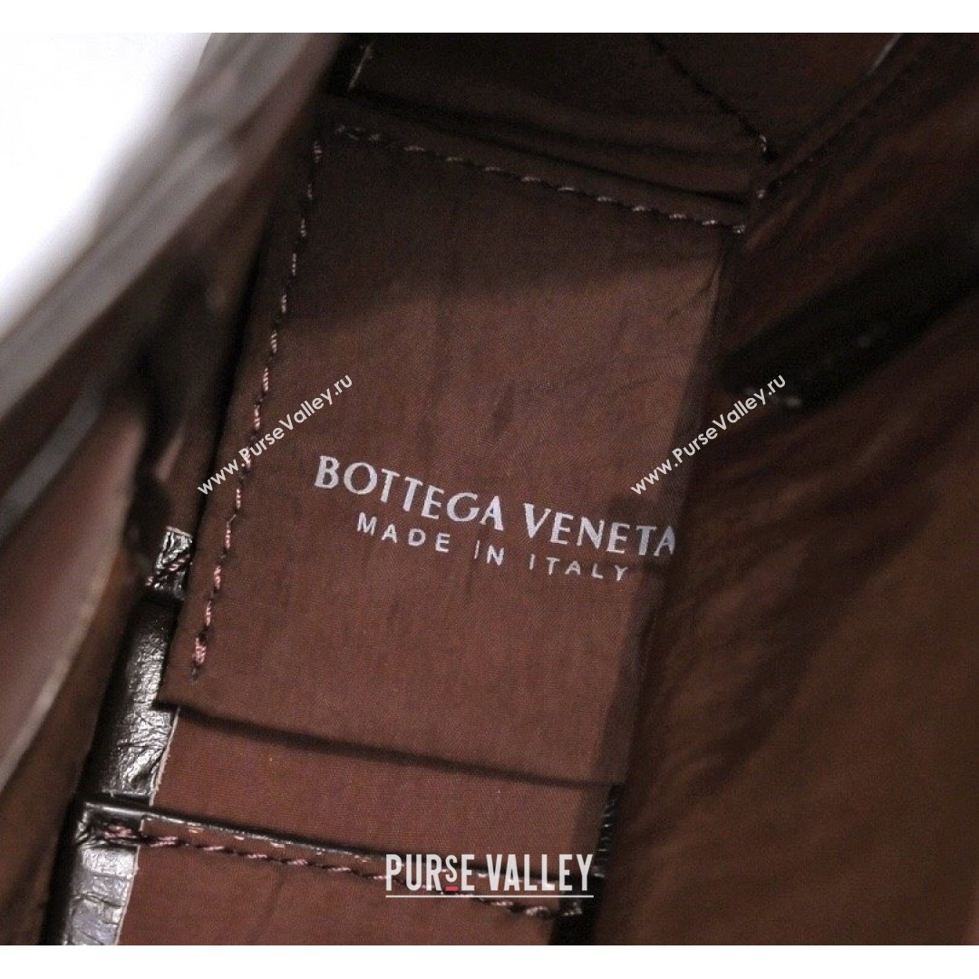 Bottega Veneta Cassette Small Crossbody Bag in Wax Maxi Calfskin Fondant Brown 2021 (MS-21091107)