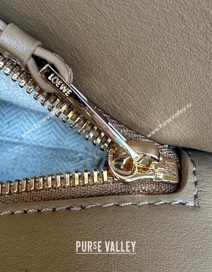 Loewe Small Puzzle bag in classic calfskin and suede Oak Brown 2025 (No Charm) (YS-250925007)