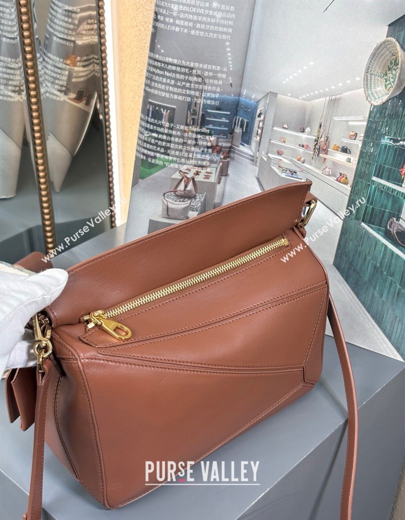 Loewe Small Featherlight Puzzle bag in nappa lambskin Pecan Brown 2025 (YS-250925014)
