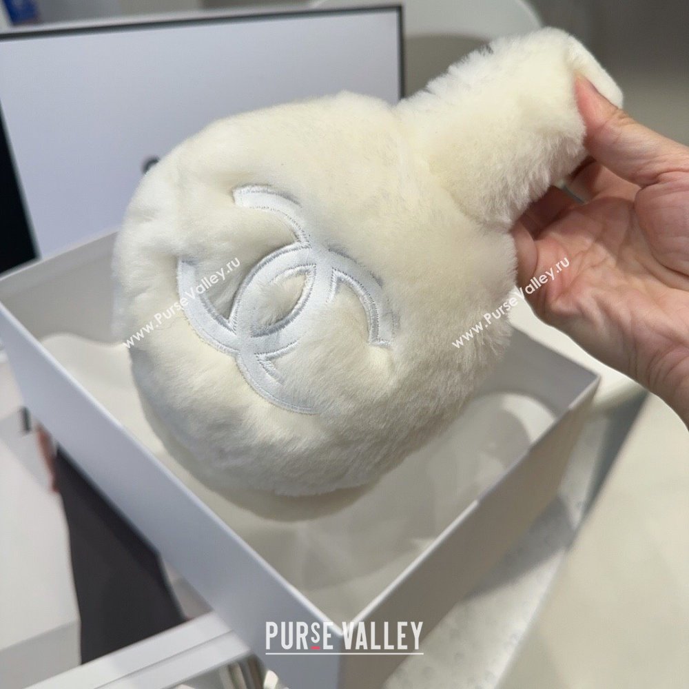 Chanel Snow Earmuff E111321 White 2024 (A-24111321)