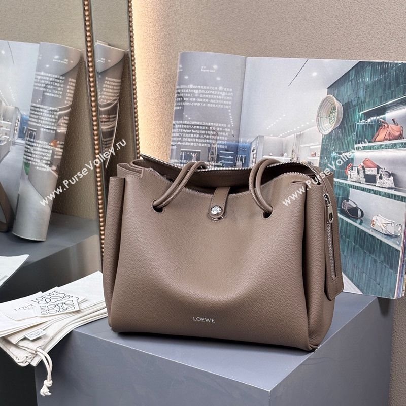 Loewe Medium Madrid bag in supple grained calfskin Taupe 2025 052451 (nana-250925033)