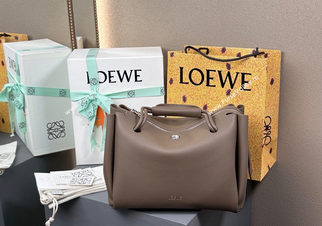 Loewe Medium Madrid bag in supple grained calfskin Taupe 2025 052451 (nana-250925033)