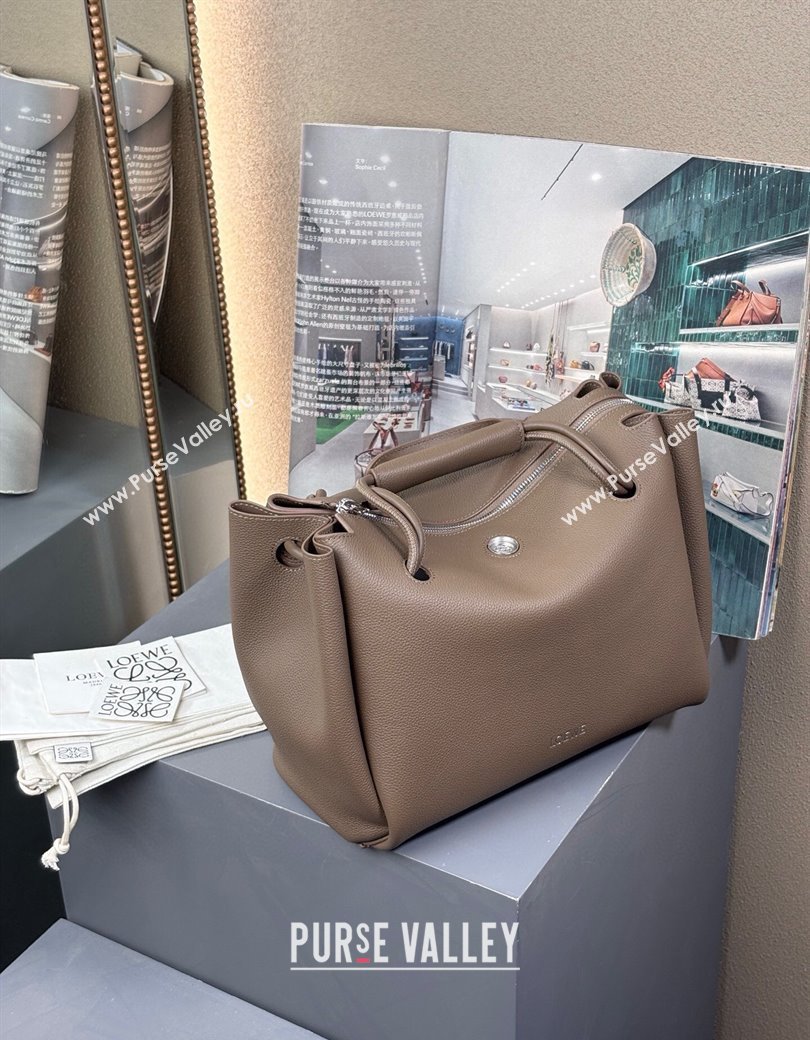 Loewe Medium Madrid bag in supple grained calfskin Taupe 2025 052451 (nana-250925033)