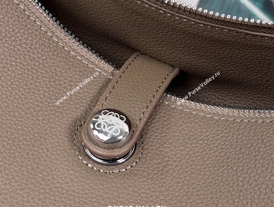 Loewe Medium Madrid bag in supple grained calfskin Taupe 2025 052451 (nana-250925033)