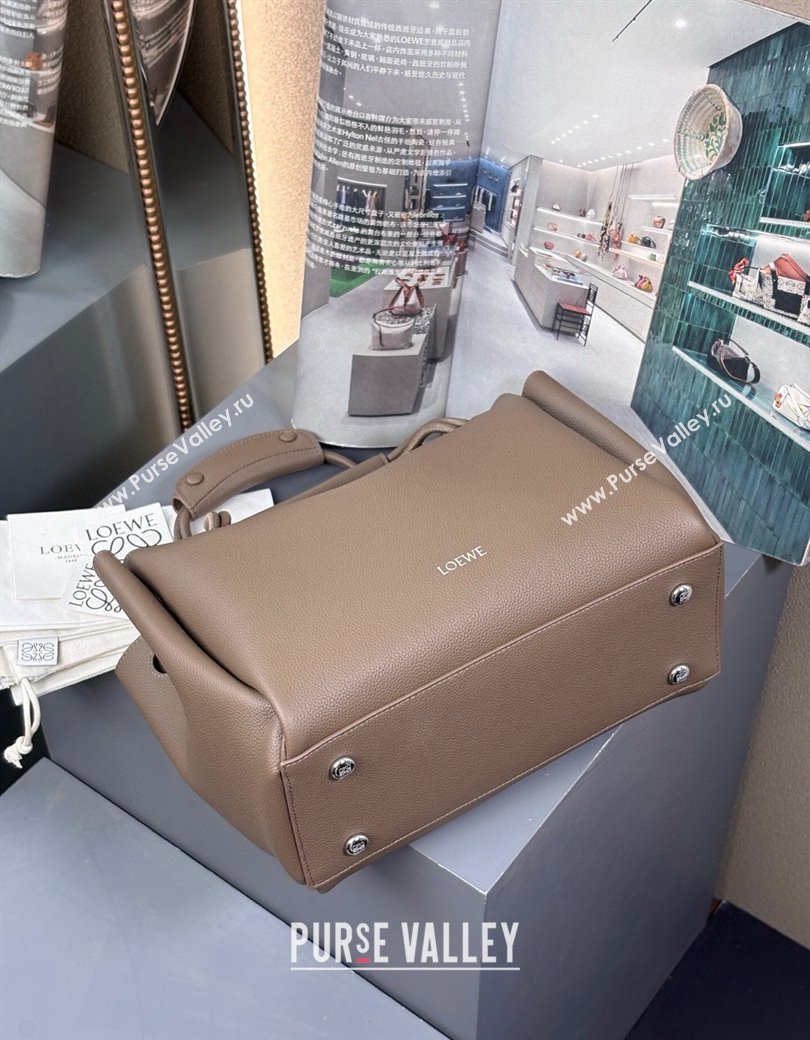 Loewe Medium Madrid bag in supple grained calfskin Taupe 2025 052451 (nana-250925033)