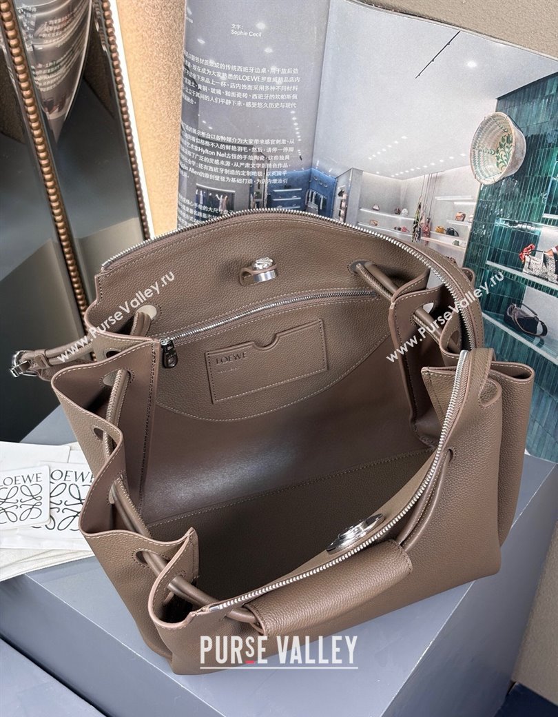 Loewe Medium Madrid bag in supple grained calfskin Taupe 2025 052451 (nana-250925033)