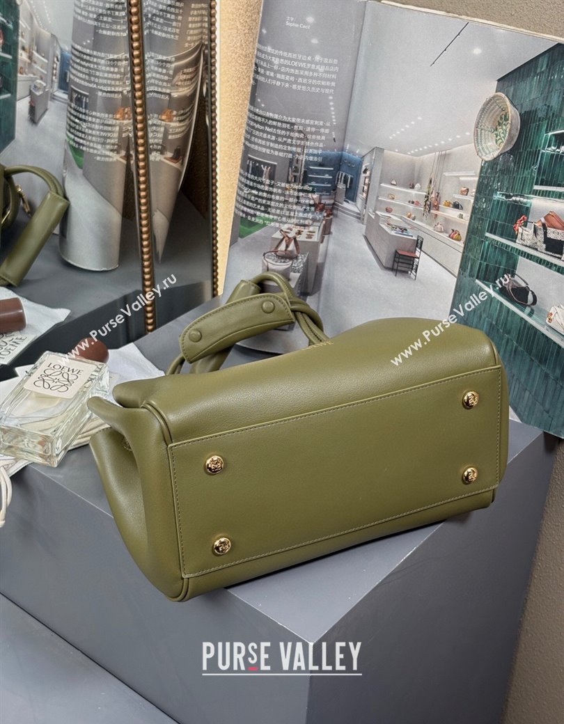 Loewe Medium Madrid bag in supple grained calfskin Olive Green 2025 052451 (nana-250925034)