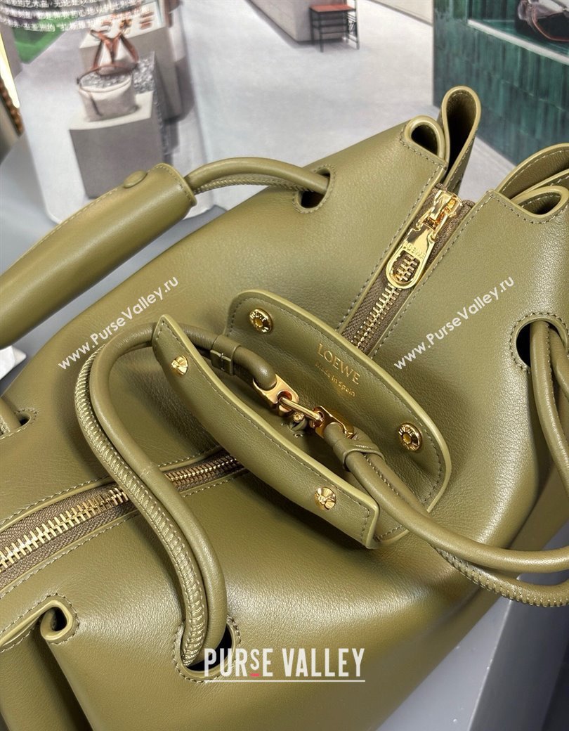 Loewe Medium Madrid bag in supple grained calfskin Olive Green 2025 052451 (nana-250925034)