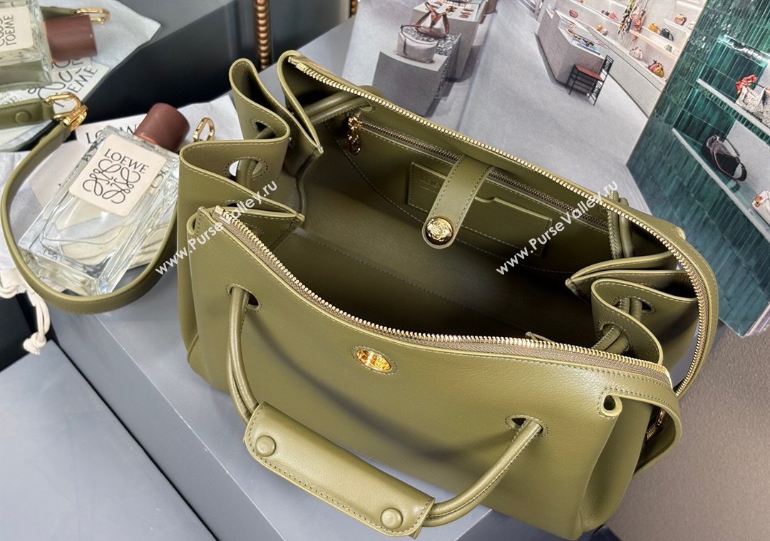 Loewe Medium Madrid bag in supple grained calfskin Olive Green 2025 052451 (nana-250925034)